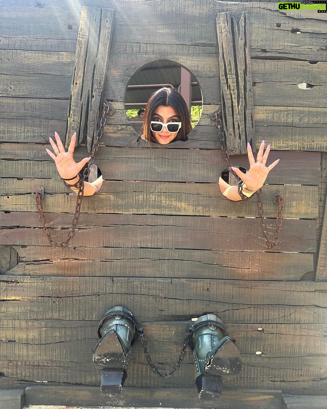Akanksha Puri Instagram - I am not ready for Monday .. can i have another Sunday plzzzzz…🙈 . . #monday #mondayblues #fun #instagram #instadaily #photooftheday #picoftheday #love #smile #fitandfabulous #beingme #akankshapuri #❤️