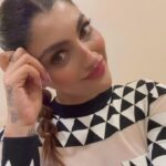 Akanksha Puri Instagram - Days when you feel too cute about yourself 😝🙈 . . #justforfun #roopmera #reels #reelsinstagram #trending #music #love #fitandfabulous #beingme #akankshapuri #❤️