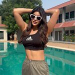 Akanksha Puri Instagram - Golden Glow 🔥💋 . . #sunkissed #picoftheday #photooftheday #photography #beauty #fashion #fitness #fitandfabulous #beingme #akankshapuri #❤️ Vadodara, Gujarat, India