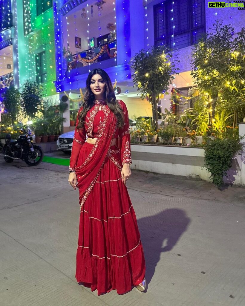 Akanksha Puri Instagram - Diwali Vibes 🪔💕 . . #happydiwali #festive #love #light #instagram #fashion #style #happiness #fitandfabulous #beingme #akankshapuri #❤️ . . Outfit by - @shivaliahmedabad X @sonyashaikh Styled by- @littlepuffsofhappiness @styleitupwithraavi