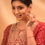 Akanksha Puri Instagram - Let the light within you shine as bright as the Diwali Diyas 🪔 #Happydiwali . Outfit @bibaindia makeup- @meenalvidhani hair- @Facesmakeoverbymeera . #diwali #festivevibes #biba #akankshapuri #❤️