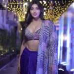 Akanksha Puri Instagram - Festive vibes 🔥🥂 . Pic credit @lsd.photography.official . #fitandfabulous #beingme #akankshapuri #❤️ . Outfit by - @aahava_couture Styled by- @Styleitupwithraavi @littlepuffsofhappiness Assisted by - @stylist_khush
