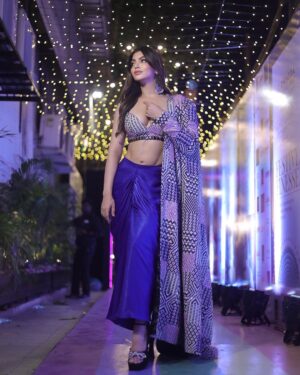 Akanksha Puri Instagram - Festive vibes 🔥🥂
.

Pic credit @lsd.photography.official 
.
#fitandfabulous #beingme #akankshapuri #❤️ 
.
Outfit by - @aahava_couture
Styled by- @Styleitupwithraavi @littlepuffsofhappiness 
Assisted by - @stylist_khush