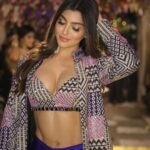 Akanksha Puri Instagram - Festive vibes 🔥🥂 . Pic credit @lsd.photography.official . #fitandfabulous #beingme #akankshapuri #❤️ . Outfit by - @aahava_couture Styled by- @Styleitupwithraavi @littlepuffsofhappiness Assisted by - @stylist_khush