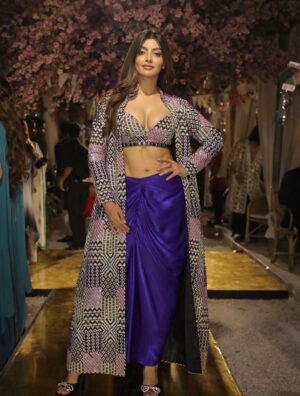 Akanksha Puri Instagram - Wear it and Own it 🔥
.
.
Pic credit @lsd.photography.official 
.
#fitandfabulous #beingme #akankshapuri #❤️ 
.
Outfit by - @aahava_couture
Styled by- @Styleitupwithraavi @littlepuffsofhappiness 
Assisted by - @stylist_khush