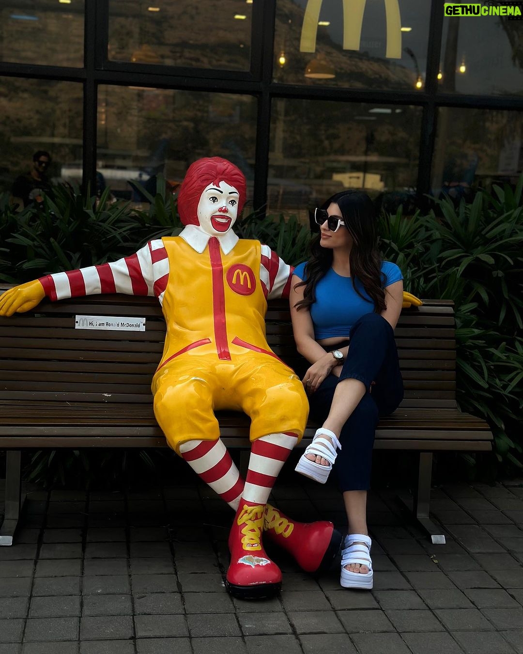 Akanksha Puri Instagram - Hey Maccy 💋 🥂 . . #fun #highway #mcdonalds #cute #instagood #instagram #fitandfabulous #love #smile #fashion #style #beingme #akankshapuri #❤️