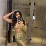 Akanksha Puri Instagram - Bathroom never looked so good 😉🔥 . . Outfit @howwhenwearclothing . Pic/Hair credit @salmasayyed47 #selfie #mirrorselfie #queen #happyvibes #fashion #style #diva #ootd #instagood #instagram #picoftheday #photooftheday #beauty #fitandfabulous #beingme #akankshapuri #❤️