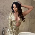 Akanksha Puri Instagram - Bathroom never looked so good 😉🔥 . . Outfit @howwhenwearclothing . Pic/Hair credit @salmasayyed47 #selfie #mirrorselfie #queen #happyvibes #fashion #style #diva #ootd #instagood #instagram #picoftheday #photooftheday #beauty #fitandfabulous #beingme #akankshapuri #❤️