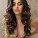 Akanksha Puri Instagram - Glitz and Glam ⚡️🔥 . . Beautiful outfit by @howwhenwearclothing Pic / Hair @salmasayyed47 . #fashion #style #diva #ootd #instagood #instagram #picoftheday #photooftheday #beauty #fitandfabulous #beingme #akankshapuri #❤️