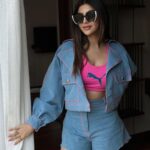 Akanksha Puri Instagram - Let me Brighten up your day 🤩⚡️ . . . #travel #travelgram #pic #instagood #instadaily #picoftheday #coffee #highway #fashion #style #fitandfabulous #fitness #beingme #akankshapuri #❤️ . . Pic credit @salmasayyed47 Outfit @shivanii.co Shades 😎 @prada Sports Bra @puma @pumaindia Footwears @nike Styling @littlepuffsofhappiness @styleitupwirhraavi