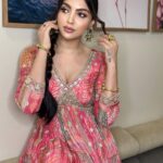 Akanksha Puri Instagram - I am making yesterday jealous by making today awesome 🤩❤️ . . #fashion #style #durgapuja #festive #mood #instagood #beauty #lifestyle #fitness #fitandfabulous #beingme #akankshapuri #❤️ . . Pic credit @salmasayyed47 Hair @salmasayyed47 make up @akanksha8000 Outfit @houseofnooriofficial Styling @littlepuffsofhappiness @styleitupwithraavi Outfit Pr @mad.micron x @_vaishnavii.3011