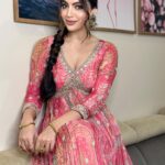 Akanksha Puri Instagram - I am making yesterday jealous by making today awesome 🤩❤️ . . #fashion #style #durgapuja #festive #mood #instagood #beauty #lifestyle #fitness #fitandfabulous #beingme #akankshapuri #❤️ . . Pic credit @salmasayyed47 Hair @salmasayyed47 make up @akanksha8000 Outfit @houseofnooriofficial Styling @littlepuffsofhappiness @styleitupwithraavi Outfit Pr @mad.micron x @_vaishnavii.3011