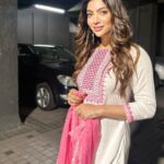 Akanksha Puri Instagram - Keeping it Minimal…Just the way you like it 😉 . . #instagood #picoftheday #photooftheday #fitandfabulous #fashion #style #navratri #style #love #beingme #akankshapuri #❤ . pic credit @ravishankar28070 . OUTFIT - @nehamtaonline Styling @littlepuffsofhappiness @styleitupwithraavi PR - @lmaoanshi