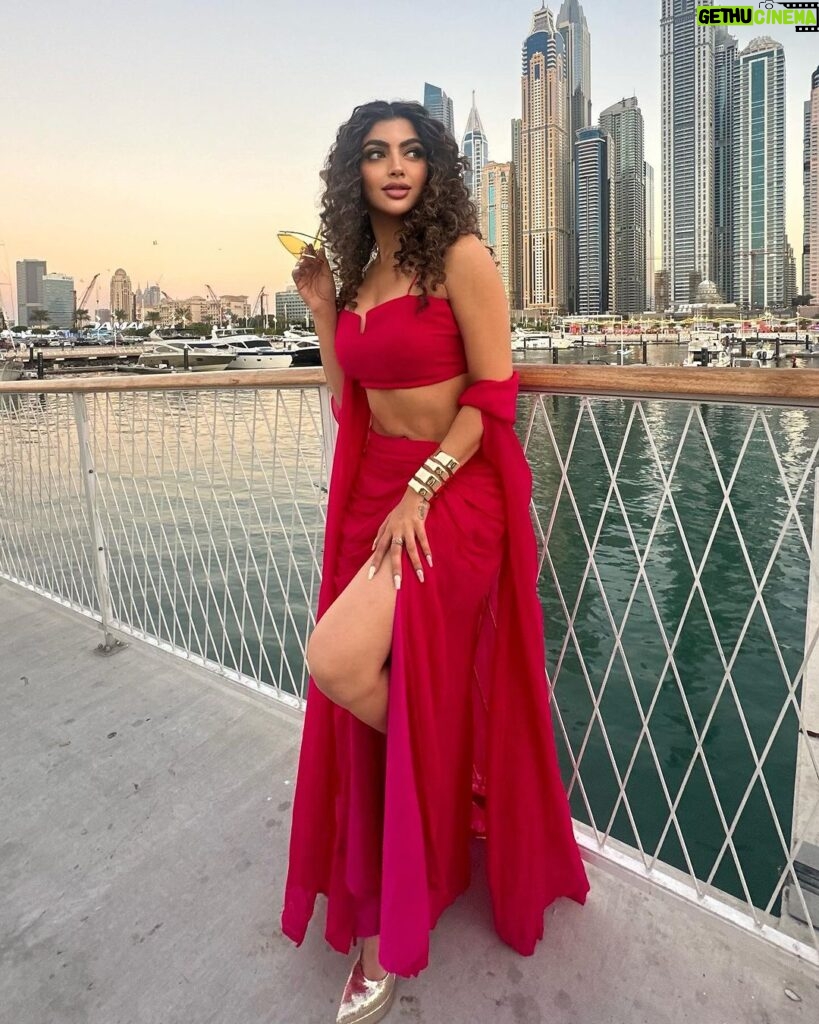 Akanksha Puri Instagram - Her Strength knows NO bounds ❤️ . . Outfit / Jewellery @nirmikabykhushboo Styled by @fashket_by_vrinda . #fitandfabulous #beingme #akankshapuri #❤️