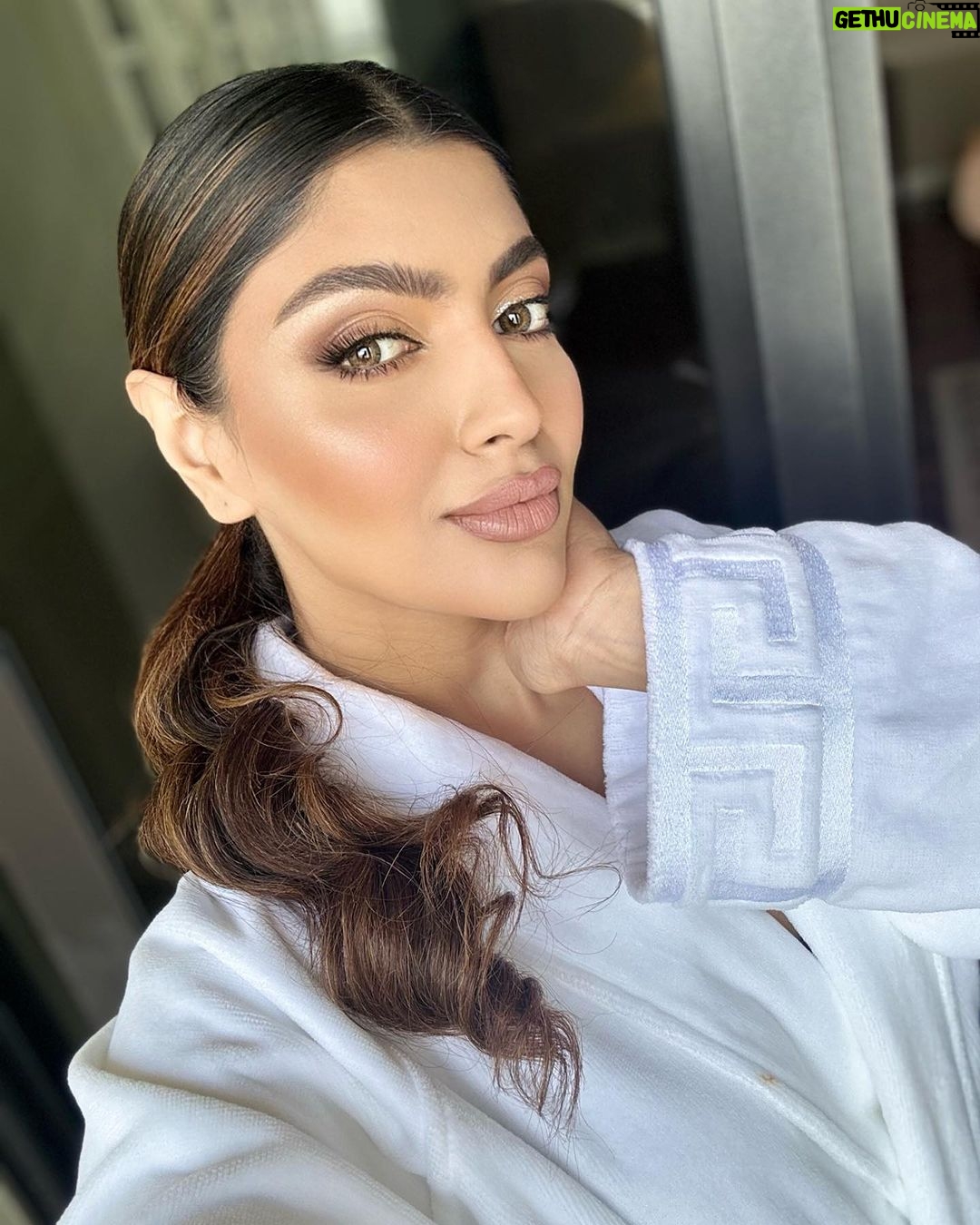 Akanksha Puri Instagram - Self Love is the Best Love ❤️💋 . . #selfie #instagood #picoftheday #photooftheday #fashion #style #beauty #fitness #fitandfabulous #love #beingme #akankshapuri #❤️