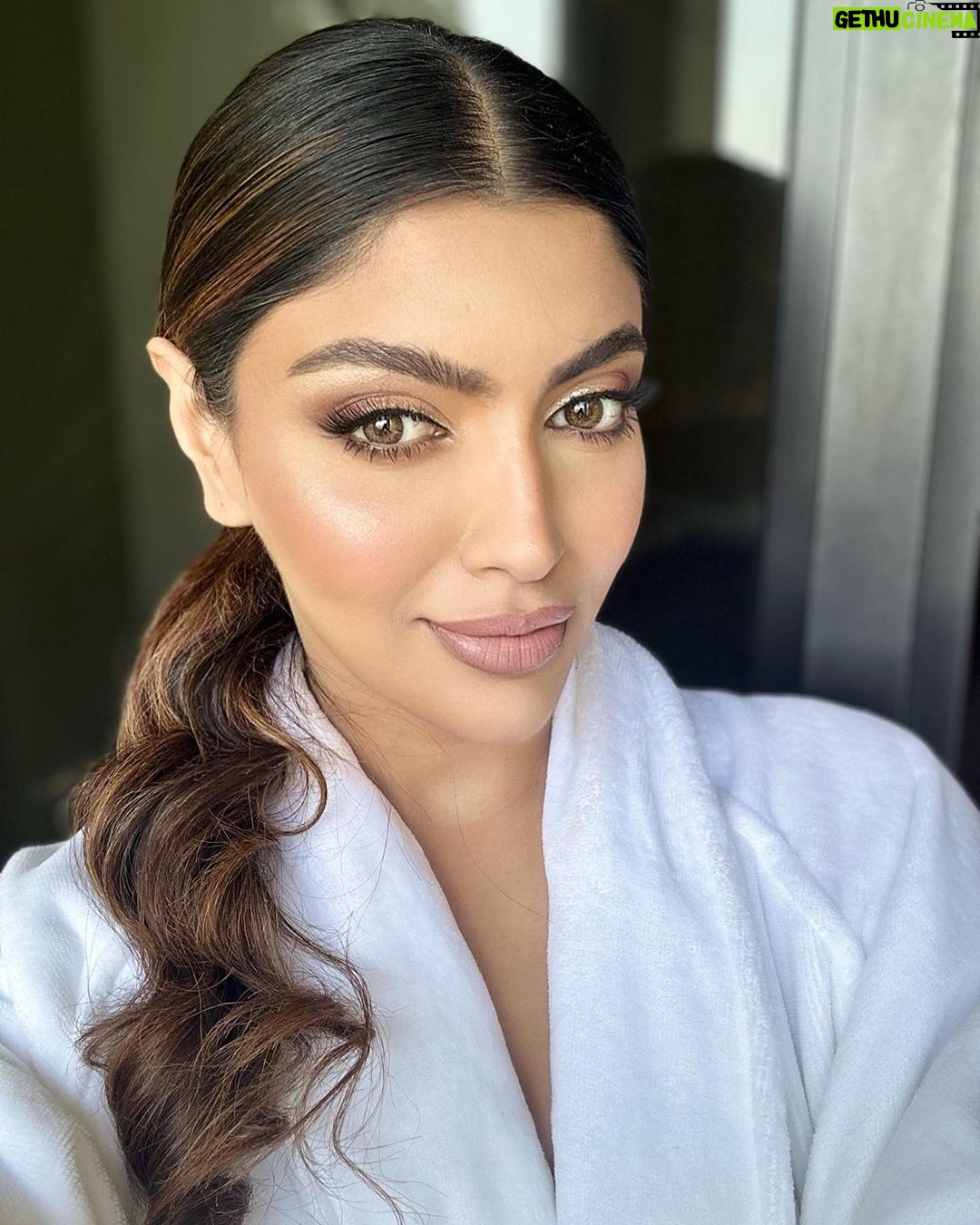 Akanksha Puri Instagram - Self Love is the Best Love ❤️💋 . . #selfie #instagood #picoftheday #photooftheday #fashion #style #beauty #fitness #fitandfabulous #love #beingme #akankshapuri #❤️