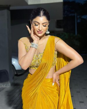 Akanksha Puri Instagram - Just love ❤️
.
.
pic credit @ravishankar28070 
Hair @salmasayyed47 
.
Styled by @litittlepuffsofhappiness @styleitupwithraavi 
Saree @nishtastudio x @deenetworkco
Jewellery @putstyle07 
.
.

#andhericharaja #ganpatibappamorya #festivevibes #ganeshchaturthi #indian #ethinicwear #fashion #style #picoftheday #photooftheday #fitness #fitandfabulous #beingme #akankshapuri #❤️