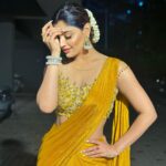 Akanksha Puri Instagram - Just love ❤️ . . pic credit @ravishankar28070 Hair @salmasayyed47 . Styled by @litittlepuffsofhappiness @styleitupwithraavi Saree @nishtastudio x @deenetworkco Jewellery @putstyle07 . . #andhericharaja #ganpatibappamorya #festivevibes #ganeshchaturthi #indian #ethinicwear #fashion #style #picoftheday #photooftheday #fitness #fitandfabulous #beingme #akankshapuri #❤️