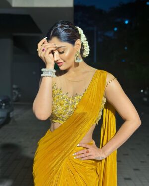 Akanksha Puri Instagram - Just love ❤️
.
.
pic credit @ravishankar28070 
Hair @salmasayyed47 
.
Styled by @litittlepuffsofhappiness @styleitupwithraavi 
Saree @nishtastudio x @deenetworkco
Jewellery @putstyle07 
.
.

#andhericharaja #ganpatibappamorya #festivevibes #ganeshchaturthi #indian #ethinicwear #fashion #style #picoftheday #photooftheday #fitness #fitandfabulous #beingme #akankshapuri #❤️