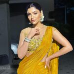 Akanksha Puri Instagram - Just love ❤️ . . pic credit @ravishankar28070 Hair @salmasayyed47 . Styled by @litittlepuffsofhappiness @styleitupwithraavi Saree @nishtastudio x @deenetworkco Jewellery @putstyle07 . . #andhericharaja #ganpatibappamorya #festivevibes #ganeshchaturthi #indian #ethinicwear #fashion #style #picoftheday #photooftheday #fitness #fitandfabulous #beingme #akankshapuri #❤️