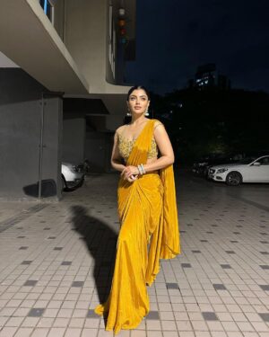 Akanksha Puri Instagram - Just love ❤️
.
.
pic credit @ravishankar28070 
Hair @salmasayyed47 
.
Styled by @litittlepuffsofhappiness @styleitupwithraavi 
Saree @nishtastudio x @deenetworkco
Jewellery @putstyle07 
.
.

#andhericharaja #ganpatibappamorya #festivevibes #ganeshchaturthi #indian #ethinicwear #fashion #style #picoftheday #photooftheday #fitness #fitandfabulous #beingme #akankshapuri #❤️