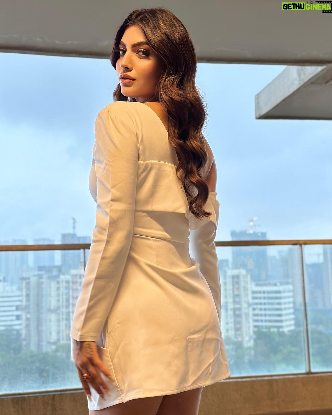Akanksha Puri Instagram - The way you speak to yourself matters the most ❤️ . . #aboutlastnight #ootd #instagood #instagram #picoftheday #photooftheday #fashion #style #lifestyle #happy #fitandfabulous #beingme #akankshapuri #❤️ . . Hair / Make up @salmasayyed47 Pic credit @salmasayyed47 Outfit by - @Papzclothing Styled by - @Littlepuffsofhappiness & @styleitupwithraavi