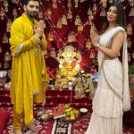 Akanksha Puri Instagram - I feel so blessed this year 💕It has been such a beautiful experience this Ganesh Chaturthi ❤️ Thanks @gauravsbajaj @vishal.singh786 for having me over to seek blessings from your Bappa 🙏😊 . #ganpatibappamorya #festivevibes #ganeshchaturthi #indian #ethinicwear #fashion #style #picoftheday #photooftheday #fitness #fitandfabulous #beingme #akankshapuri #❤️ . Outfit @pritisahnidesigns Styled by @litittlepuffsofhappiness @styleitupwithraavi