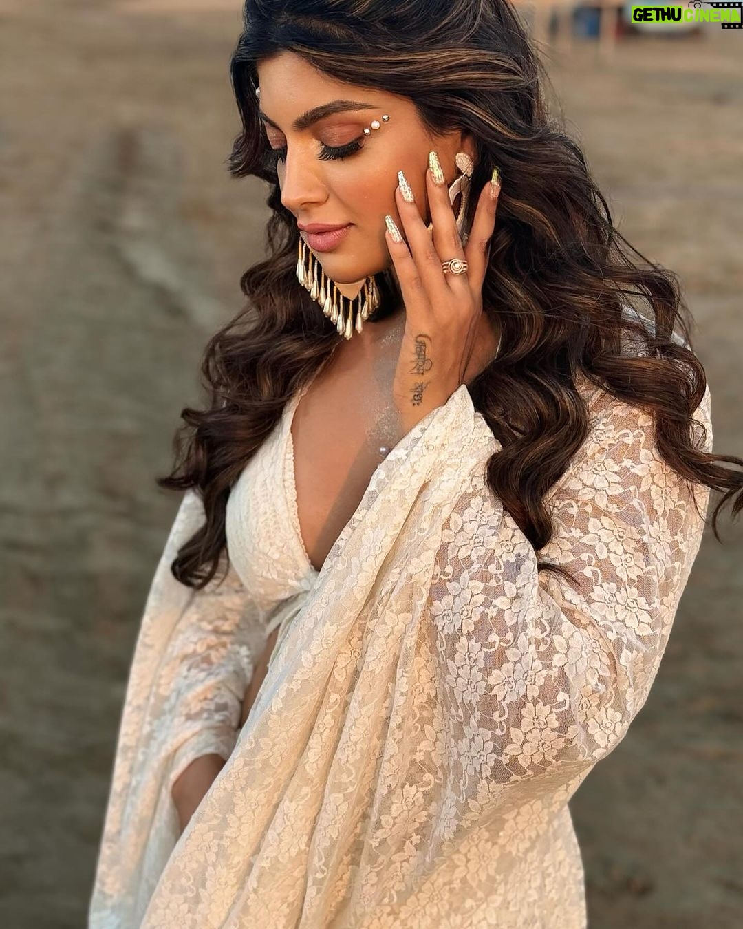 Akanksha Puri Instagram - Golden Girl 🔥 . . #sunkissed #beach #beauty #instagood #instagram #fashion #style #fitness #fitandfabulous #beingme #akankshapuri #❤️