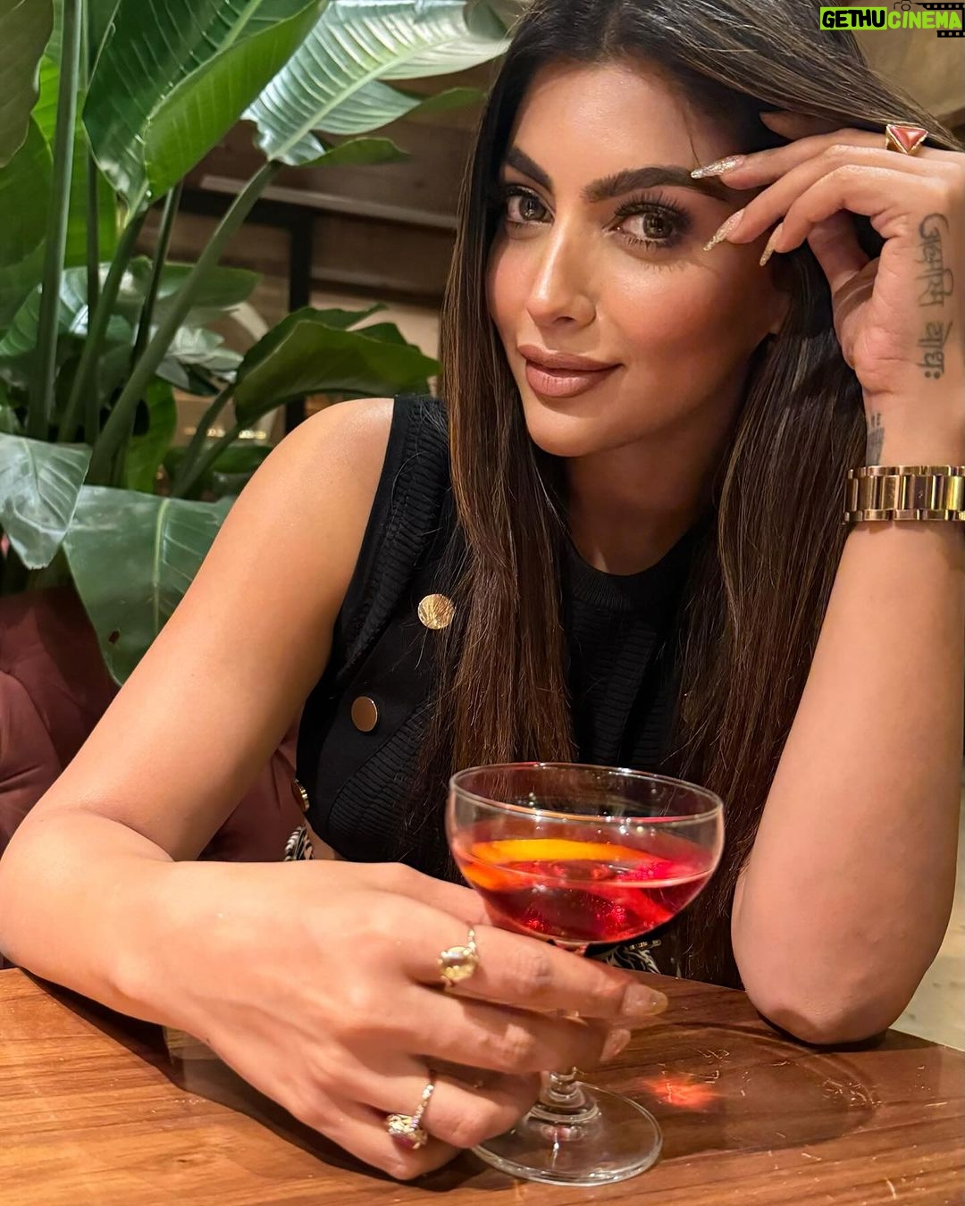 Akanksha Puri Instagram - Is the Weekend over already?? . . #instagram #instagood #valentines #week #monday #fitness #fitandfabulous #fashion #style #beingme #akankshapuri #❤️