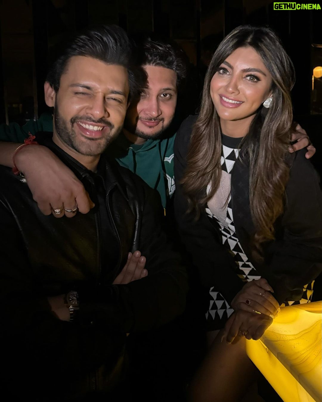 Akanksha Puri Instagram - Jab we met 😛❤️ . . #aboutlastnight #fun #friends #instagram #fashion #style #instagood #fitness #fitandfabulous #beingme #❤️ @veermotani @stebinben