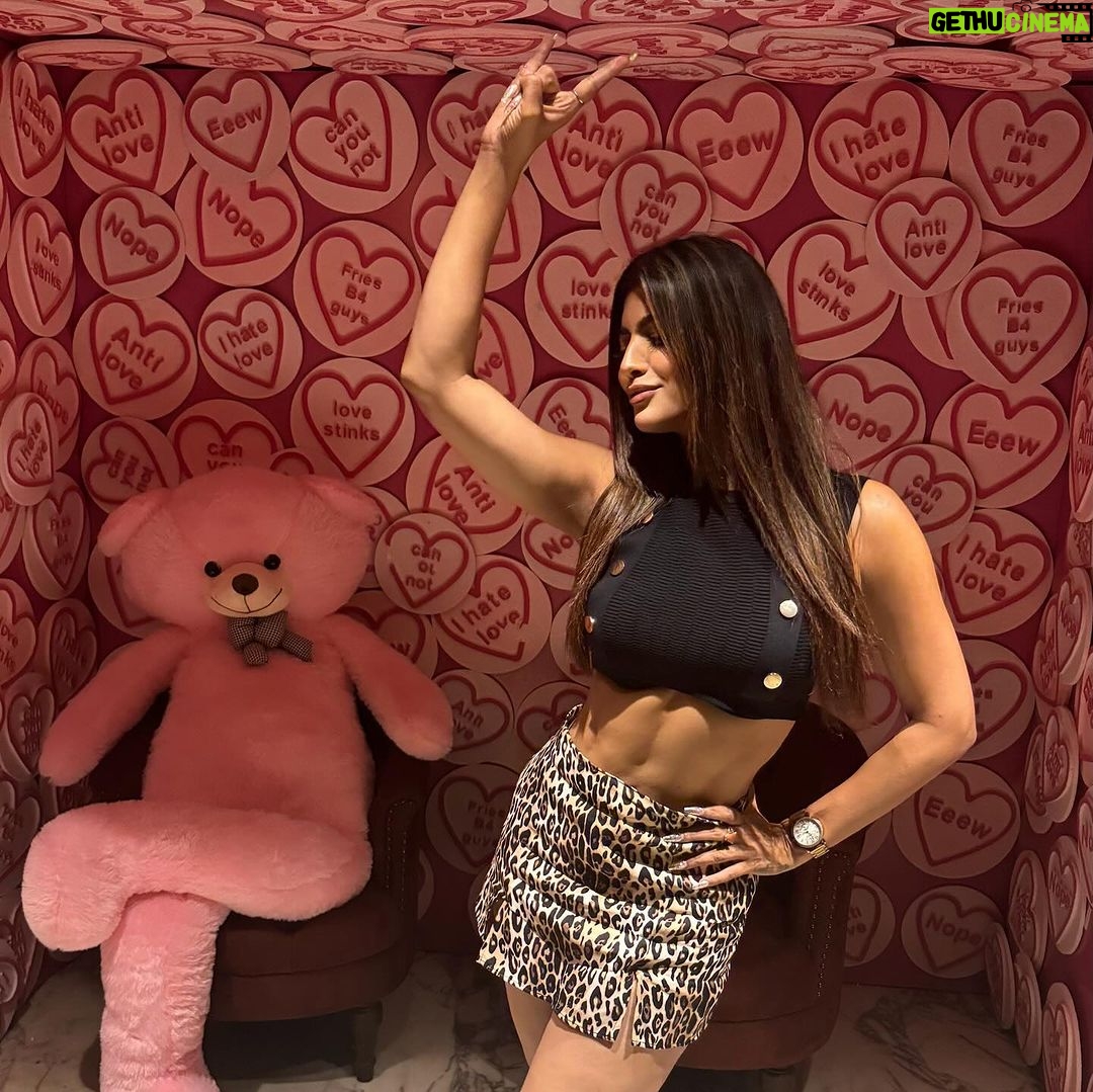 Akanksha Puri Instagram - Happy Teddy Day everyone 🤩❤️ . . #happyvalentinesday #teddy #instagood #love #fashion #fitness #fitandfabulous #life #beingme #akankshapuri #❤️