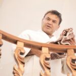 Akbar Eghbali Instagram - یه روزایی تو سال هست که وقت مناسبیه تا یه تلنگر جدی به خودمون بزنیم،  فارغ از همه کارهایی که همه تو این روزا انجام میدن یکم به خودمون بیایم، ‌ ‌ کمی عمیق تر فکر کنیم و دقیق تر نگاه کنیم، ‌ ‌ پشت همه این واقعیت ها واقعیت بزرگتری پنهان شده و اون چیزی نیست  جز خود شناسی، ‌ ‌ خدا میگه که قبل اینکه دنبال شناخت من باشی دنبال شناخت خودت باش،‌ ‌ آدمی که خودش رو میشناسه و به ذات خوب خودش اعتماد و اعتقاد داره مطمئن باش یه جای خوب توی دل خدا داره....‌ میس یو . . ‌ #خدا  #خودشناسی #خداشناسی #طنز_تلخ #اکبر_اقبالی #انسانیت #خوبی_رو_دنبال_کن ‌ ‌ Iran
