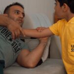 Akbar Eghbali Instagram - بچه هاى امروز بچه نيستن، گودزيلان، يادمه من به سن پسرم بودم ميرفتم روى پشت بوم ببينم لك لك ها براى كى بچه ميبرن؟. تگ و كامنت فراموش نشه كه اين پست هم جايزه داره.