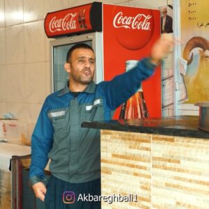 Akbar Eghbali Instagram - فكر كرده ما چون لباس كارگرى تنمونه، چون قشر ضعيف هستيم ميتونه اسكولمون كنه. به نظر شما خوب حالشو گرفتم؟