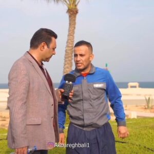 Akbar Eghbali Instagram - آيا اين درسته به خاطر بى توجهىِ ما كمرِ عزيزى خم بشه؟🙏🙏❤️❤️😂😂