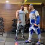 Akbar Eghbali Instagram - كار هر بز نيست خرمن كوفتن، گاو نر ميخواهد و مرد كهن.البته هنوزم روى حرفم هستم، داشت بد ميزد مگه نه؟😂😂