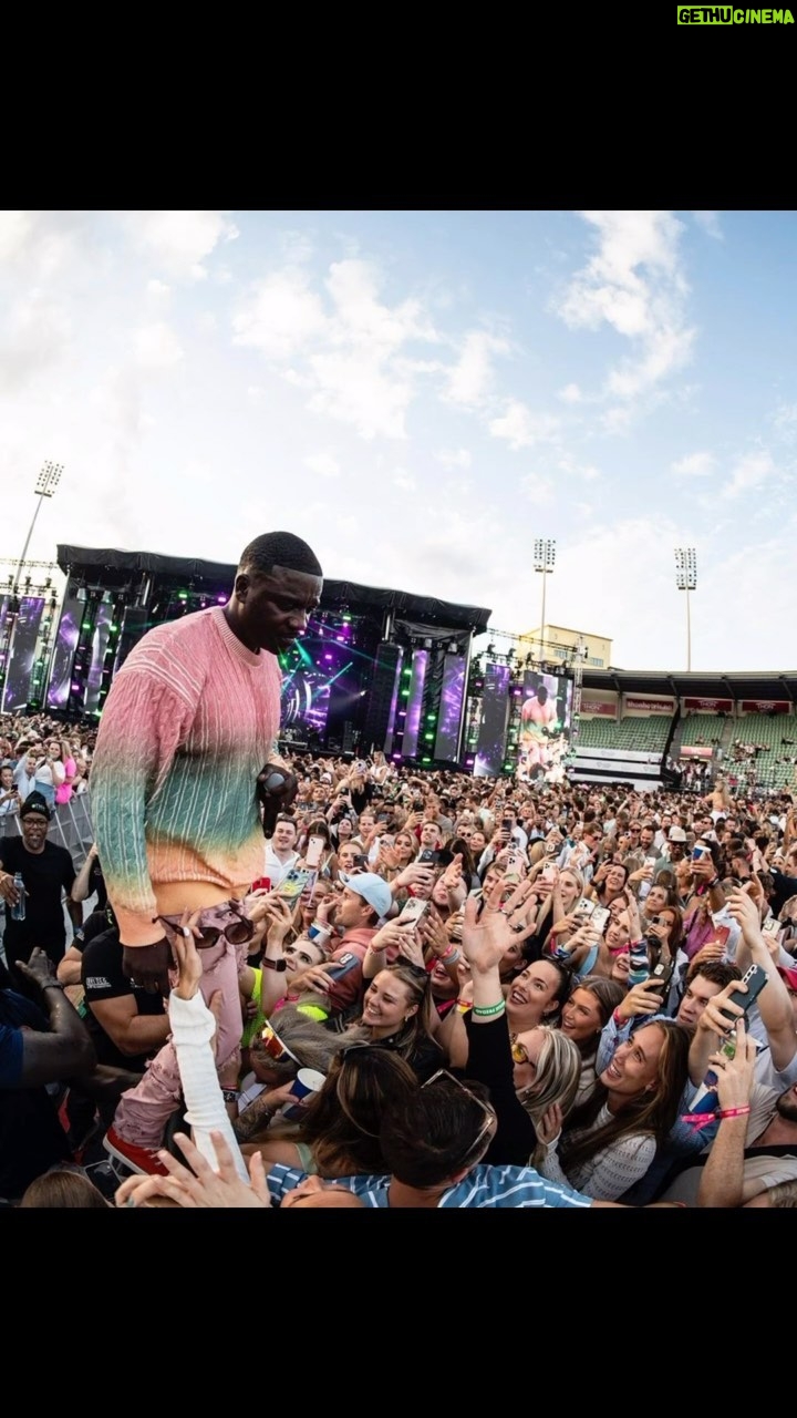 Akon Instagram - Thank you @findingsfestival. Looking forward to next year!!!!💪🏾