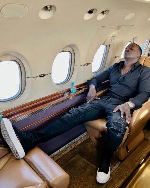 Akon Instagram - Secret Sauce (Cat Naps between Destinations) Sleep!!! #ttfreak