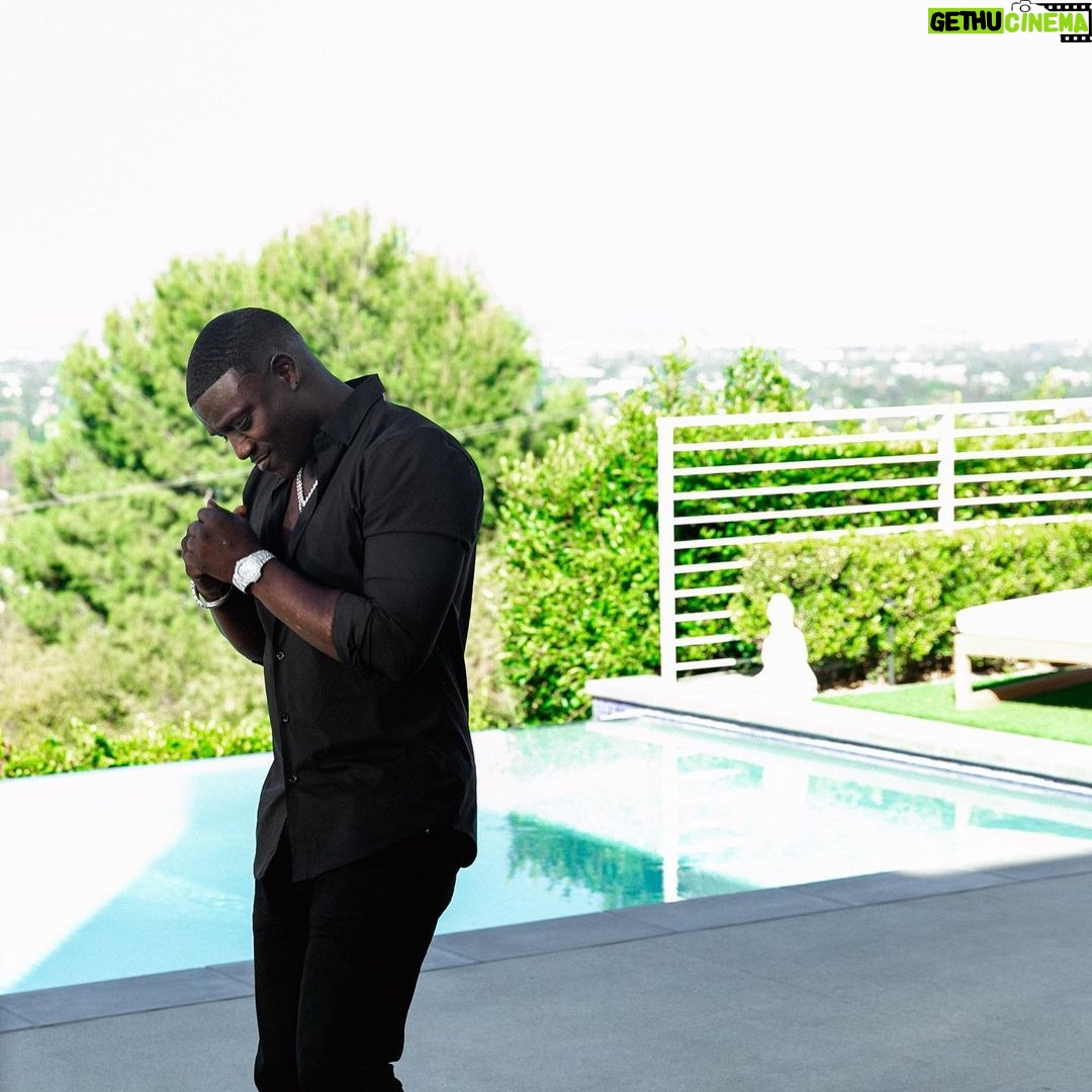 Akon Instagram - Shall I do a party in the UK? Who’s coming? - #akon