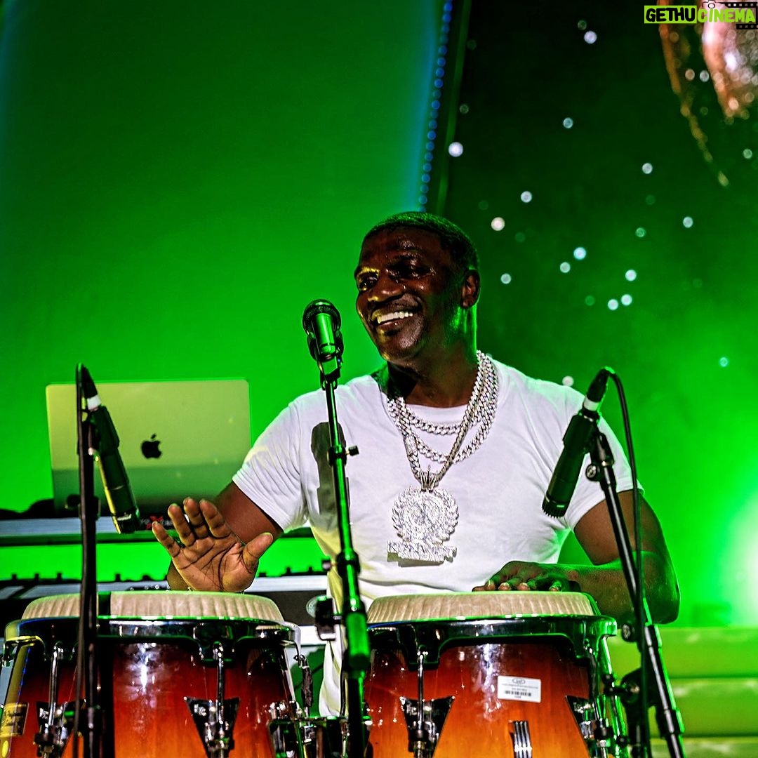 Akon Instagram - Chicago was nuts!!!!!! Another crazy !!!Sold Out!!event. #akonsuperfantour