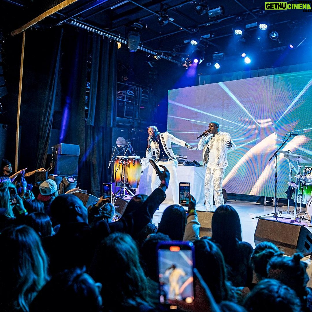 Akon Instagram - NYC was rediculous!!! THANK YOU SO MUCH. Felt amazing to hear my Block Royal Family in the building. JERSEY was Deep! π₯π₯π₯π₯π₯π₯AKON SUPER FAN TOUR!!