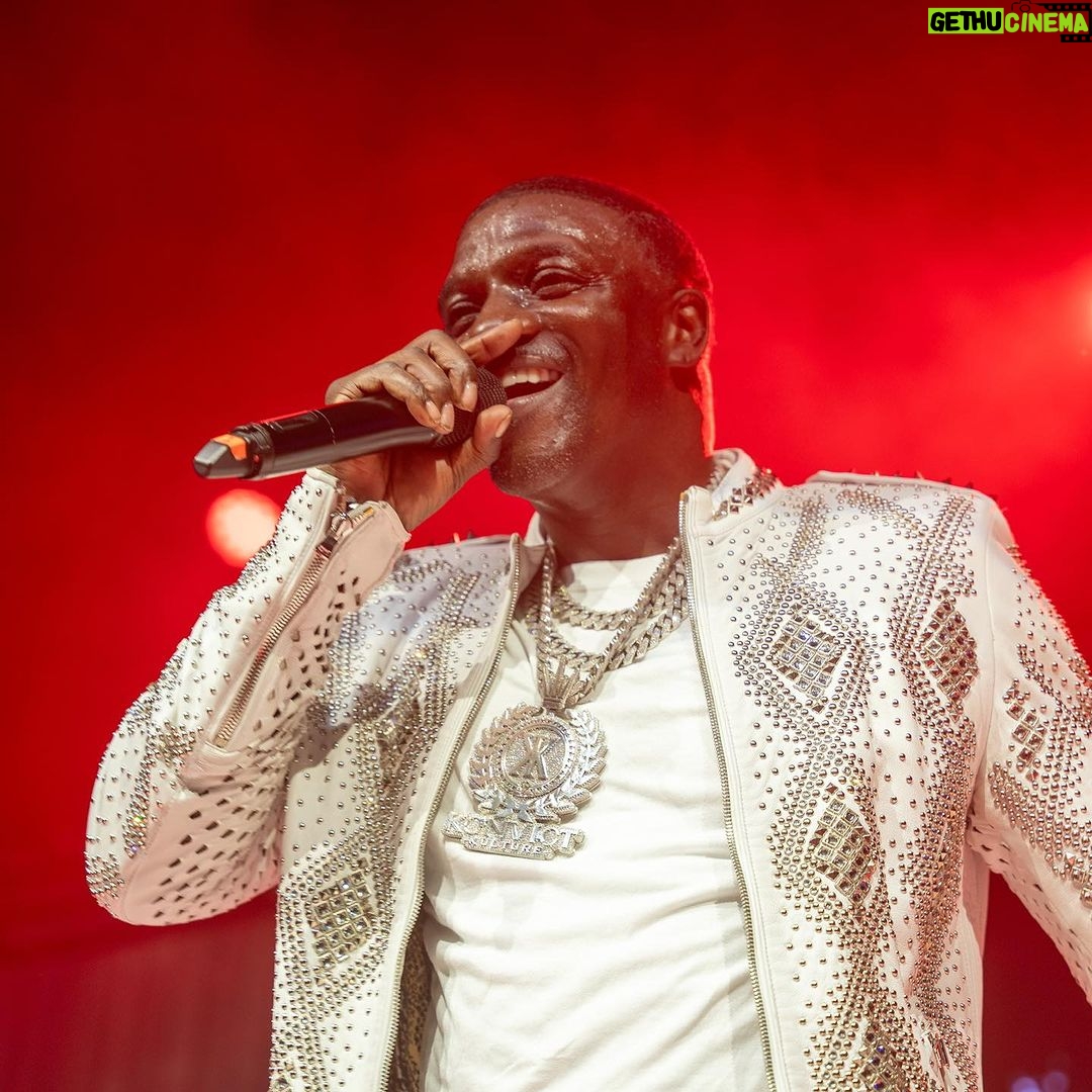 Akon Instagram - #akonsuperfantour HAPPY THANKSGIVING Everyone
