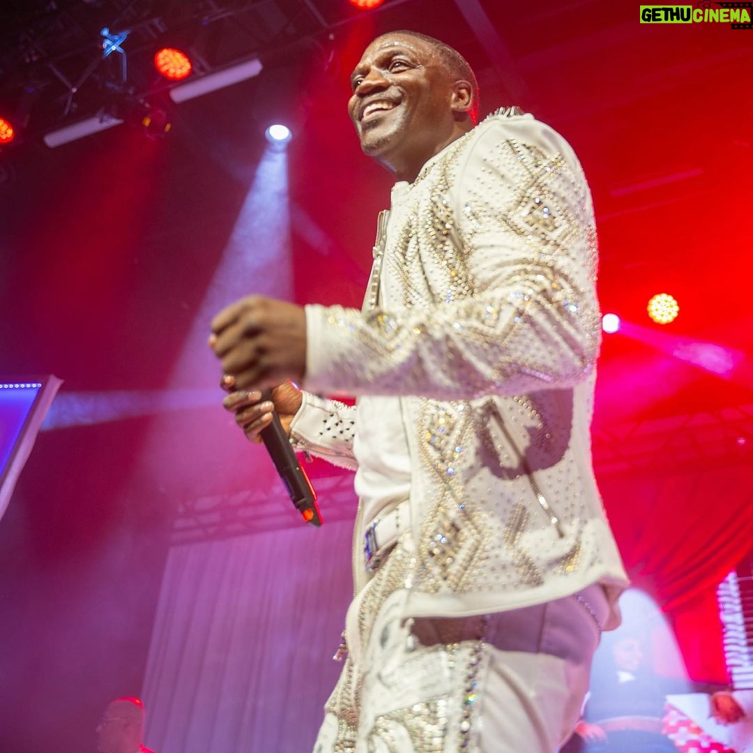 Akon Instagram - #akonsuperfantour HAPPY THANKSGIVING Everyone