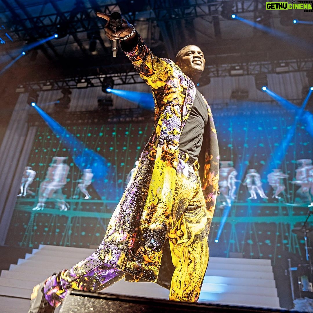 Akon Instagram - Chicago was nuts!!!!!! Another crazy !!!Sold Out!!event. #akonsuperfantour