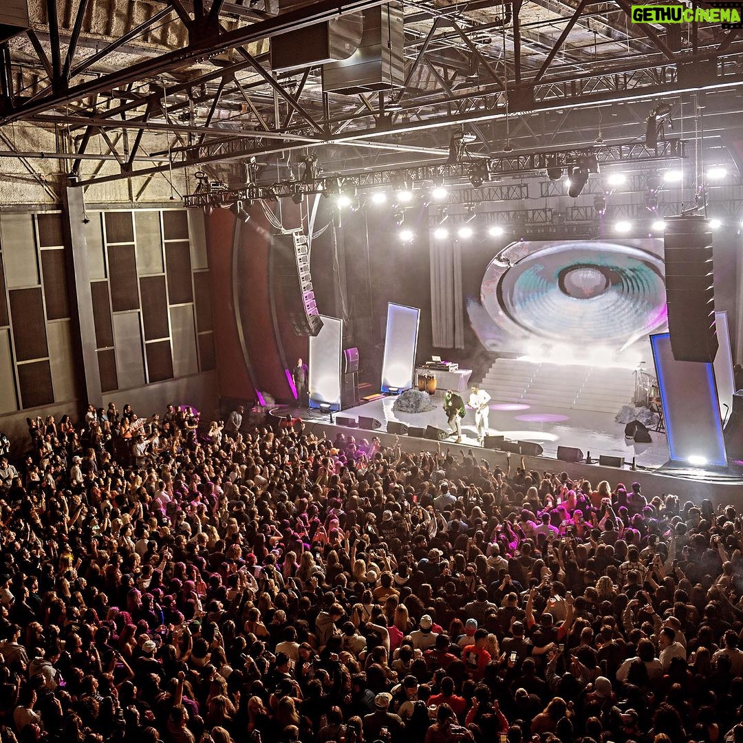 Akon Instagram - Chicago was nuts!!!!!! Another crazy !!!Sold Out!!event. #akonsuperfantour
