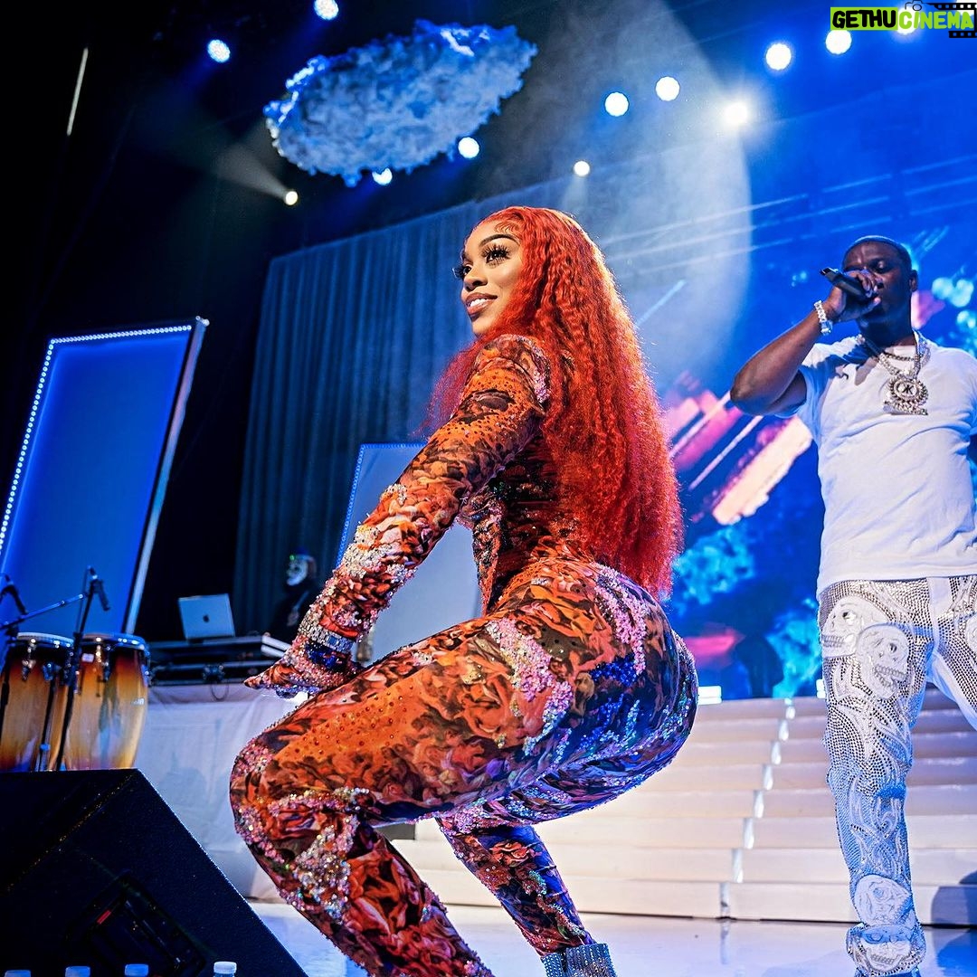 Akon Instagram - @sincerelyamirror killing it on this tour. Don’t forget to add “Far Away” to your playlist #akonsuperfantour