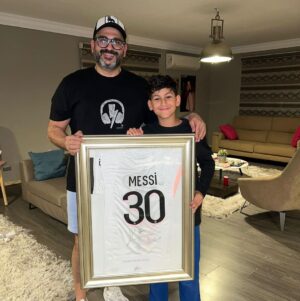 Akram Hosni Instagram - Happy Birthday My Sino ❤️

Thank you @mena_boutros for helping me to get a special present to my special man 🙏🏽