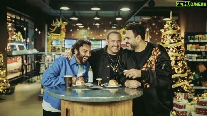 Akram Hosni Instagram - فيديو كليب “السهر والإنبساط” الآن على قناة يوتيوب الرسمية 🎶 الرابط في السيرة الذاتية El sahar w Elenbesat official MV is Out Now on Youtube 🎶 link on my bio Lyrics: Akram Hosni Music Composition: @mostafa_el3assal_official | Akram Hosni Music arranger : @ahmed.wahid.king Post house: @vividstudiosmen Editor: @hussienmokhtar171 Colorist: @msaminassar Christmas decorations: @cocolinahayekjr Stylist: @shandoontheroad Productiondesign: @eslam_elbanna Head of production: @hanyelsabah Executive producer: @abeerelgarhi DOP: @mazenelmotagawel Director: @hadielbagoury