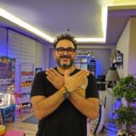 Akram Hosni Instagram – ‎الأوقات الصعبة في كتير من الأحيان بداية لكل قصة جميلة. النجاح قصة بدايتها الشجاعة والأمل.  إيه قصتك؟ 

The hardest times are often the beginning of beautiful stories. Success is a story that starts with courage and hope. What’s yours? 

#وراها_قصة
@vantagecommunications