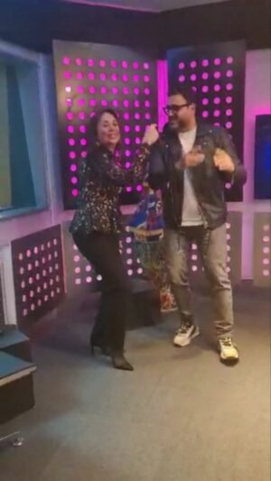 Akram Hosni Instagram - شكرا بيتي الكبير @nogoumfm 
شكرا يا @injialiofficial كانت حلقه حلوه وانبسط اني شوفت اخويا وعشره عمري @eyhabsaleh ❤️